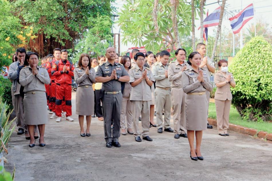 กิกรรมเข้าแถวเคารพธงชาติ