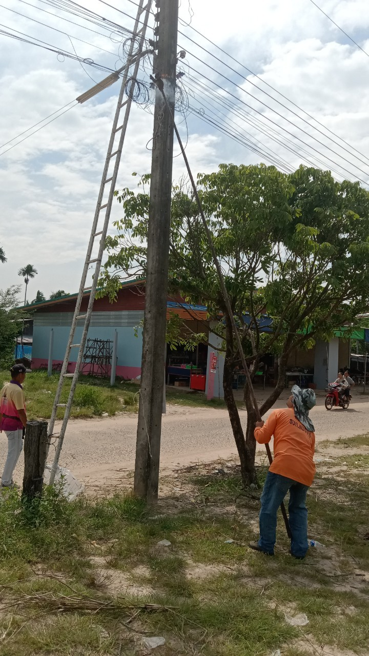 ซ่อมแซมไฟฟ้าส่องสว่างสาธารณะ บ้านสร้างโหง่น หมู่ 5 และบ้านนาแก หมู่ 6 